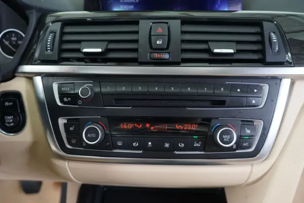 BMW 320 d Line Luxury 34