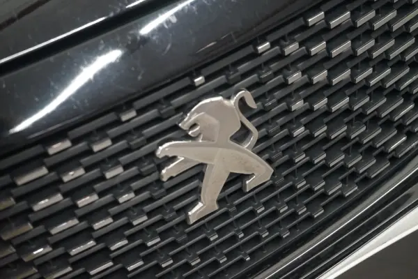 Peugeot 2008 1.2 PureTech Allure 8