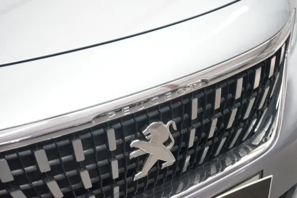 Peugeot 5008 1.5 BlueHDi Allure EAT8 8