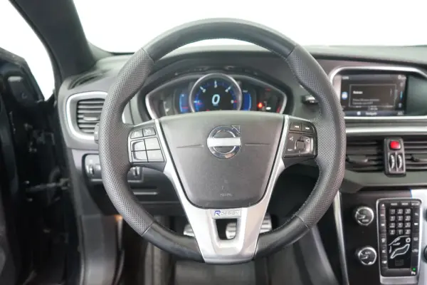 Volvo V40 1.6 D2 R-Design Momentum 18