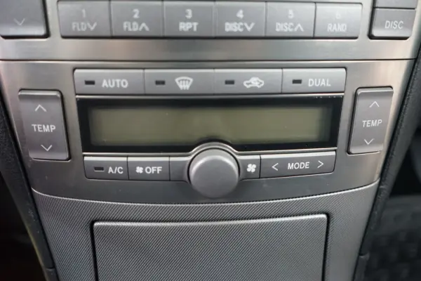 Toyota Avensis SW 2.0 D-4D Exclusive 23