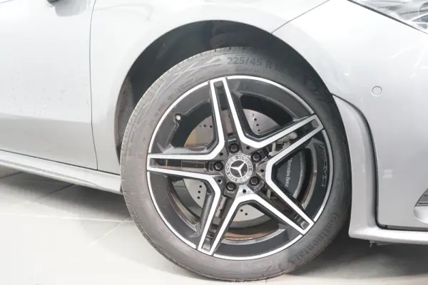 Mercedes-Benz CLA 250 e AMG Line 10