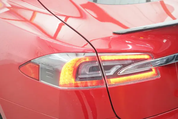 Tesla Model S 85 15