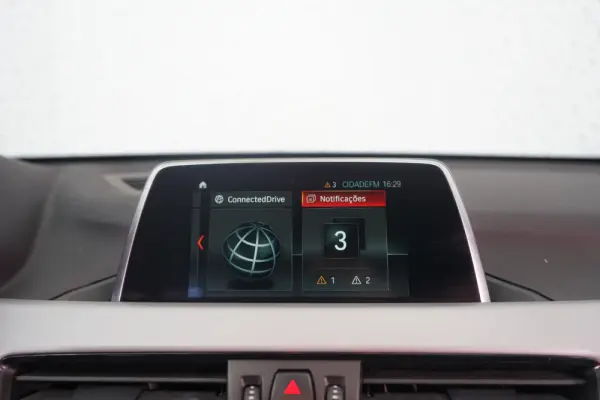 BMW X1 20 d xDrive Auto Line Sport 32