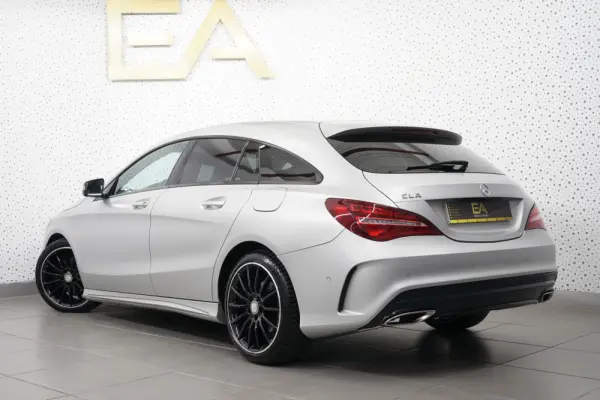 Mercedes-Benz CLA 180 d Shooting Brake AMG Line Aut. 4