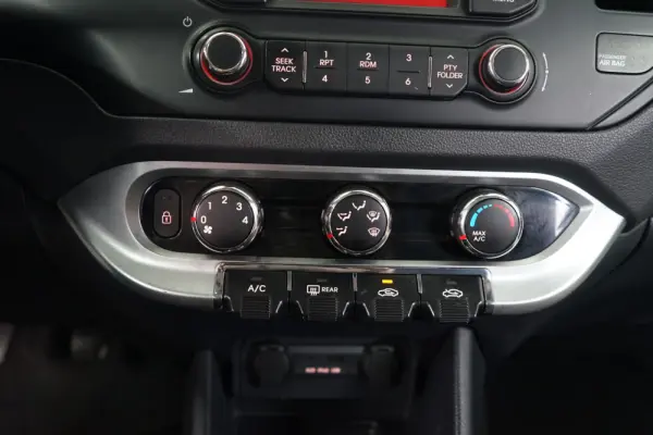 Kia Rio 1.1 CRDi LX 26