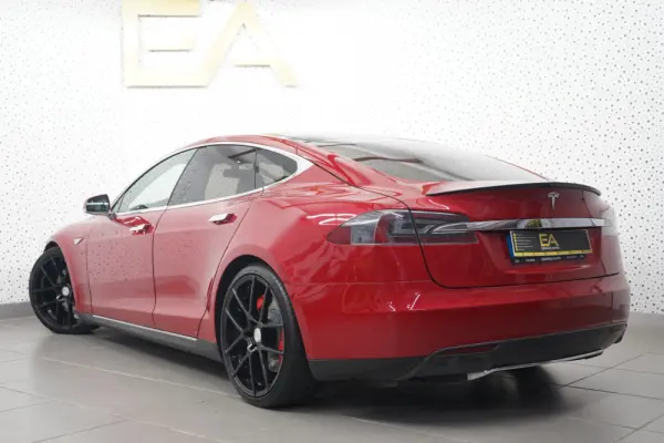Tesla Model S 85 4