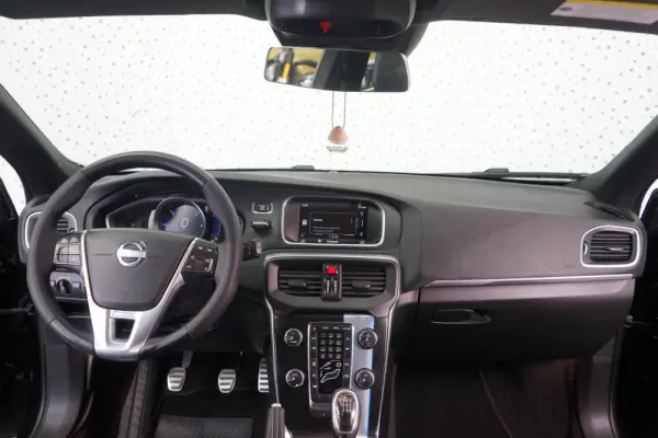 Volvo V40 1.6 D2 R-Design Momentum 14