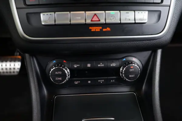 Mercedes-Benz CLA 180 d Shooting Brake AMG Line Aut. 33