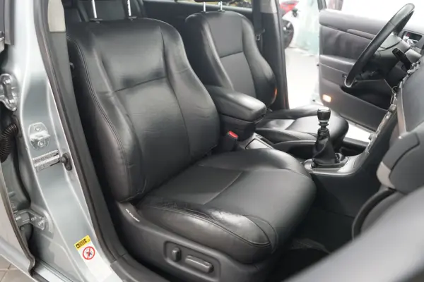 Toyota Avensis SW 2.0 D-4D Exclusive 30