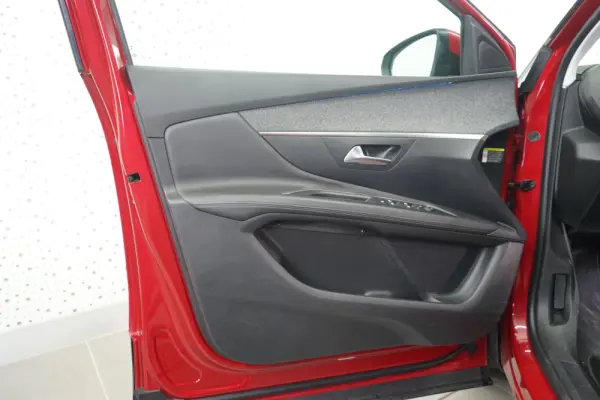 Peugeot 3008 1.2 PureTech Allure EAT8 17