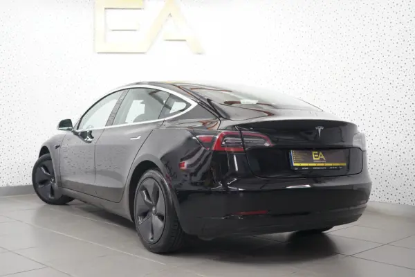 Tesla Model 3 Standard Range Plus RWD 4