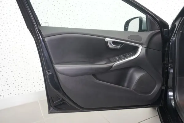 Volvo V40 1.6 D2 R-Design Momentum 16