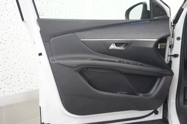 Peugeot 3008 1.2 PureTech Allure Pack EAT8 16