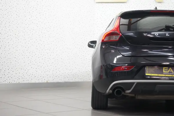 Volvo V40 1.6 D2 R-Design Momentum 6
