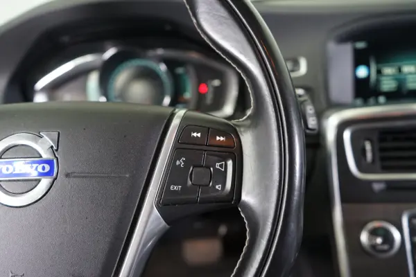Volvo V60 2.4 D6 Momentum AWD Phev 23