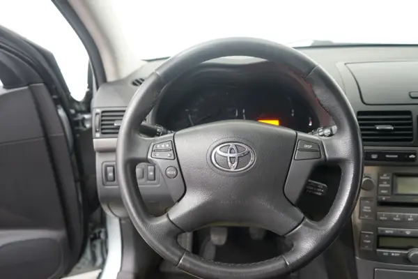 Toyota Avensis SW 2.0 D-4D Exclusive 12