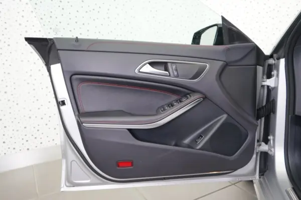 Mercedes-Benz CLA 180 d Shooting Brake AMG Line Aut. 20