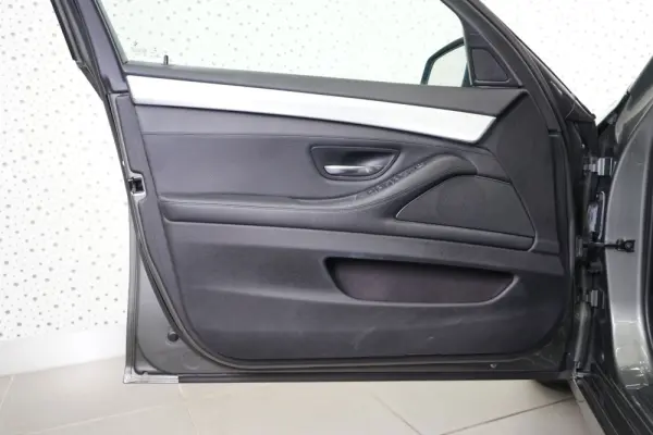 BMW 520 d Exclusive Auto 129g 17