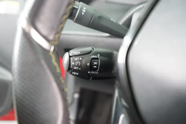 Peugeot 208 1.2 PureTech Allure Pack 26