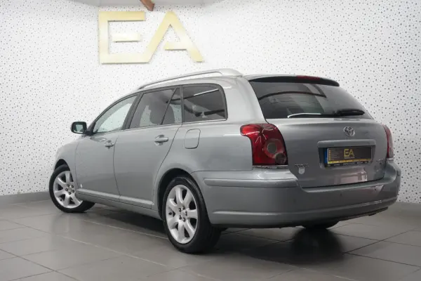 Toyota Avensis SW 2.0 D-4D Exclusive 6