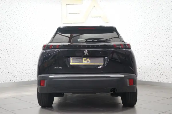 Peugeot 2008 1.2 PureTech Allure 5