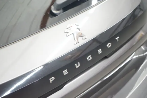 Peugeot 208 1.2 PureTech Allure 12