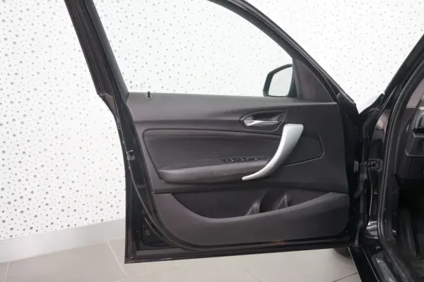 BMW 116 d Line Luxury Auto 17