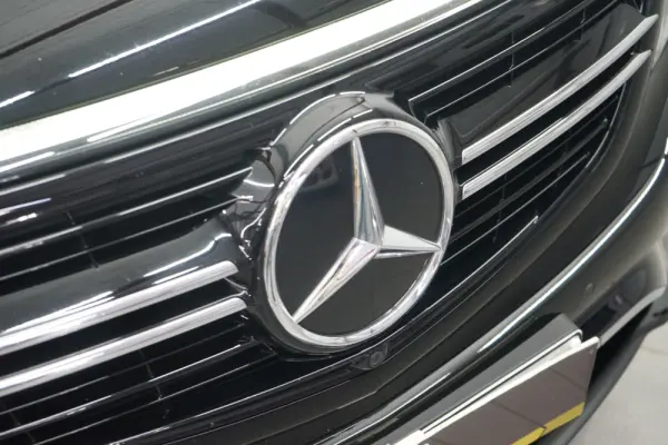 Mercedes-Benz EQC 400 4Matic 8