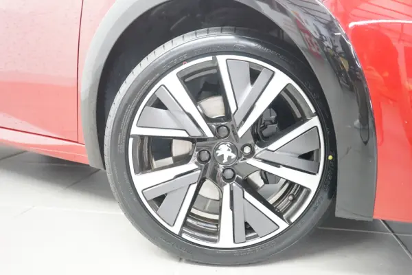 Peugeot 208 1.2 PureTech Allure Pack 10
