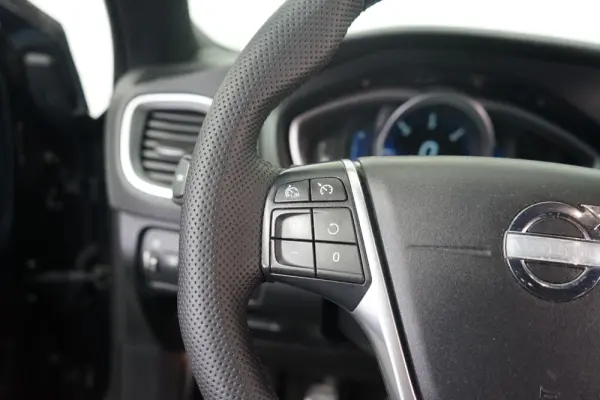 Volvo V40 1.6 D2 R-Design Momentum 19