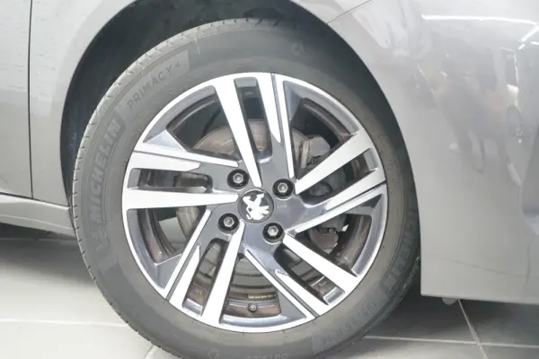 Peugeot 208 1.2 PureTech Allure 10