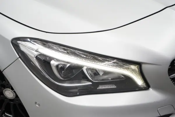 Mercedes-Benz CLA 180 d Shooting Brake AMG Line Aut. 10