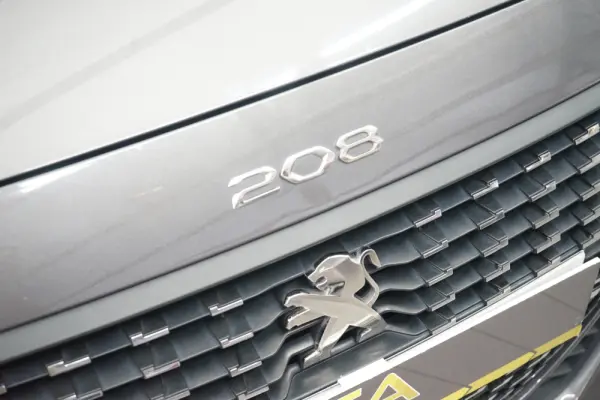 Peugeot 208 1.2 PureTech Allure 8