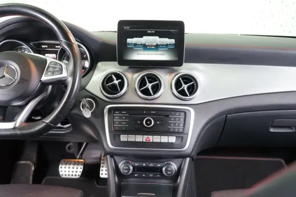 Mercedes-Benz CLA 180 d Shooting Brake AMG Line Aut. 31
