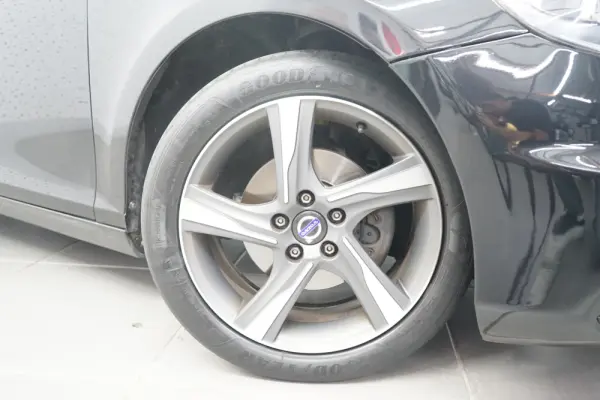 Volvo V40 1.6 D2 R-Design Momentum 9