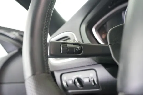 Volvo V40 1.6 D2 R-Design Momentum 21