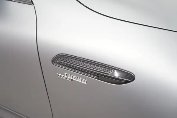 Mercedes-Benz AMG GT 4 portas 43 4Matic+ 11