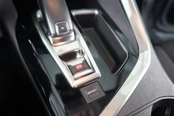 Peugeot 5008 1.5 BlueHDi Allure EAT8 26