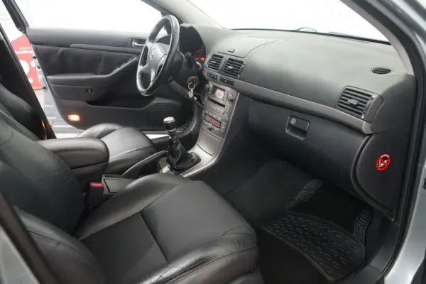 Toyota Avensis SW 2.0 D-4D Exclusive 28