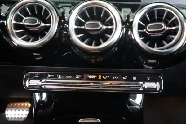Mercedes-Benz CLA 250 e AMG Line 31