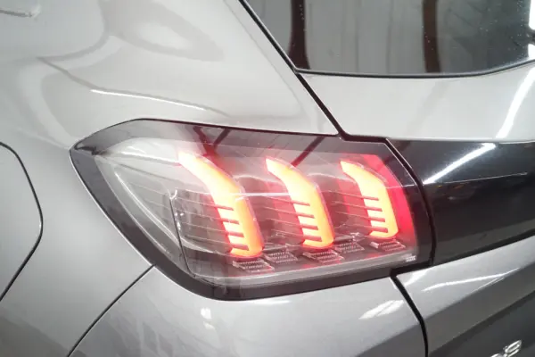 Peugeot 208 1.2 PureTech Allure 13