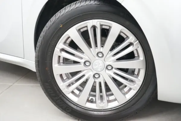 Peugeot 208 1.6 BlueHDi Active 13