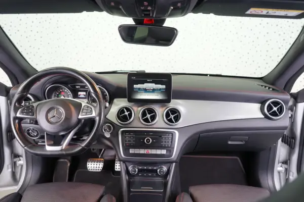 Mercedes-Benz CLA 180 d Shooting Brake AMG Line Aut. 19