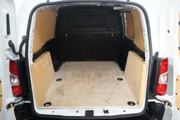 Peugeot Partner 1.5 Blue-HDI Asphalt L1 EAT8 42