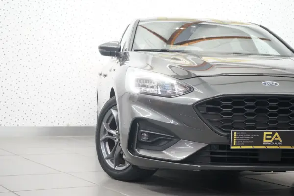 Ford Focus 1.5 TDCi EcoBlue ST-Line 6