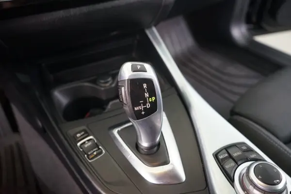 BMW 116 d Line Luxury Auto 26