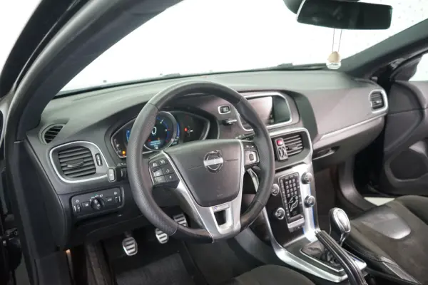 Volvo V40 1.6 D2 R-Design Momentum 13