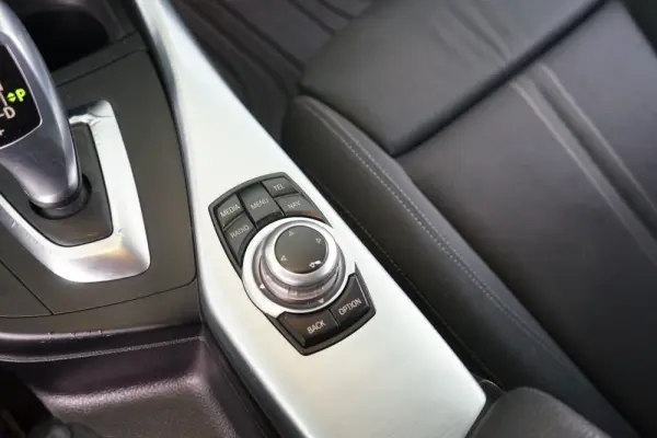 BMW 116 d Line Luxury Auto 28