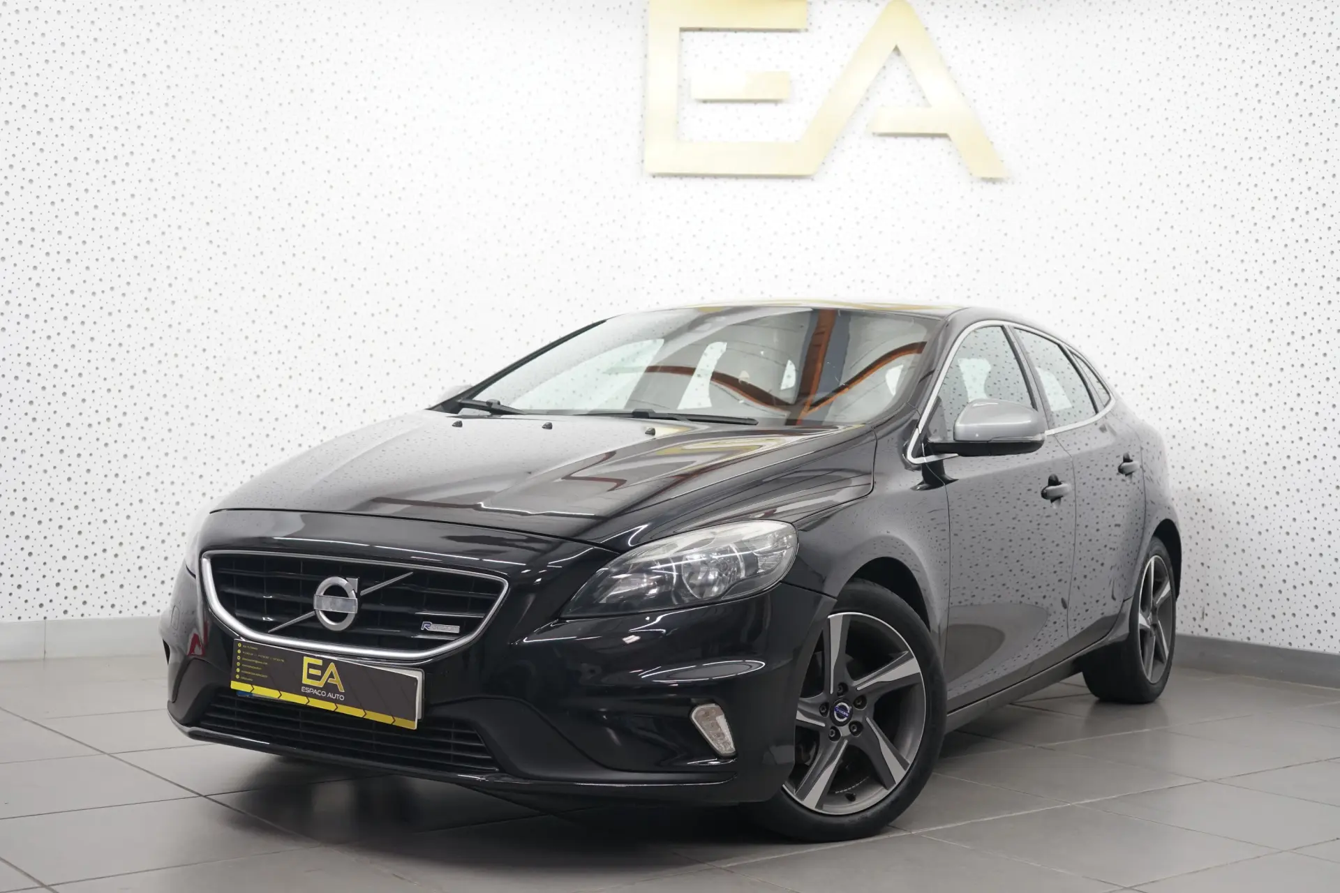 Volvo V40 1.6 D2 R-Design Momentum 3